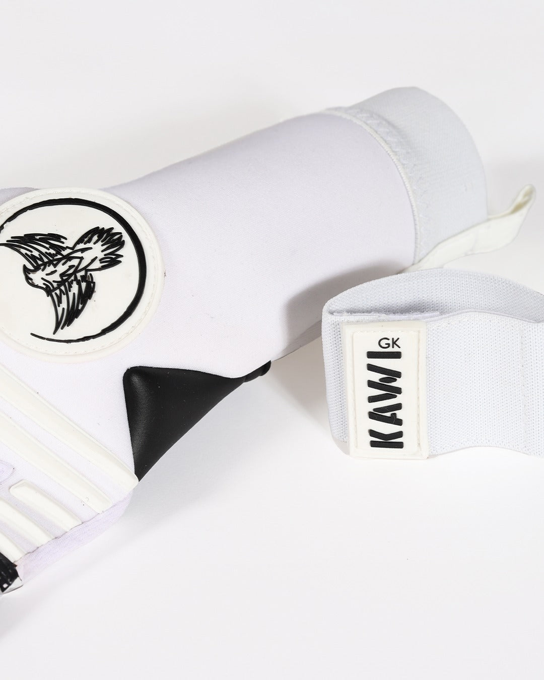Luvas de Futebol Pretas e Brancas | Luvas Pretas e Brancas | KAWI GK