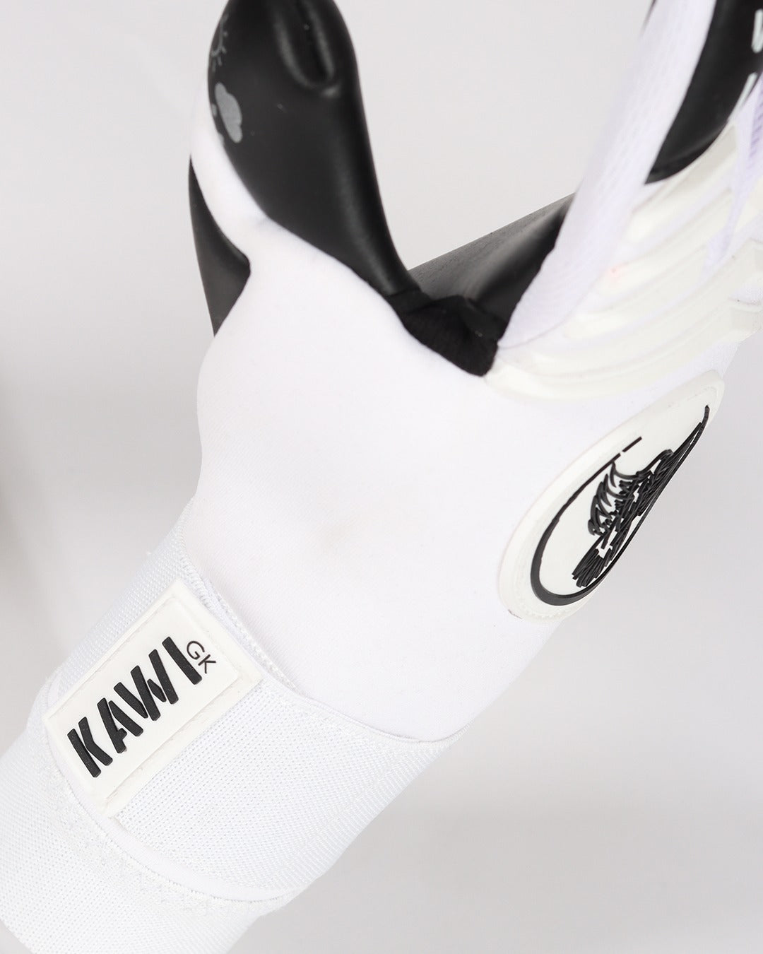 Luvas de Futebol Pretas e Brancas | Luvas Pretas e Brancas | KAWI GK