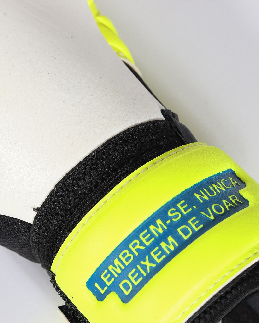 Luvas de futebol amarelas | Melhores Luvas de Futebol | KAWI GK